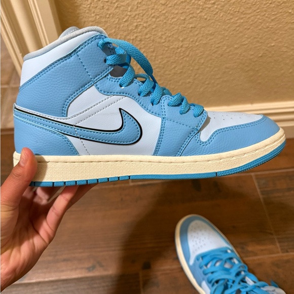 Air Jordan 1 Mid SE ‘Ice Blue’ - Picture 5 of 5